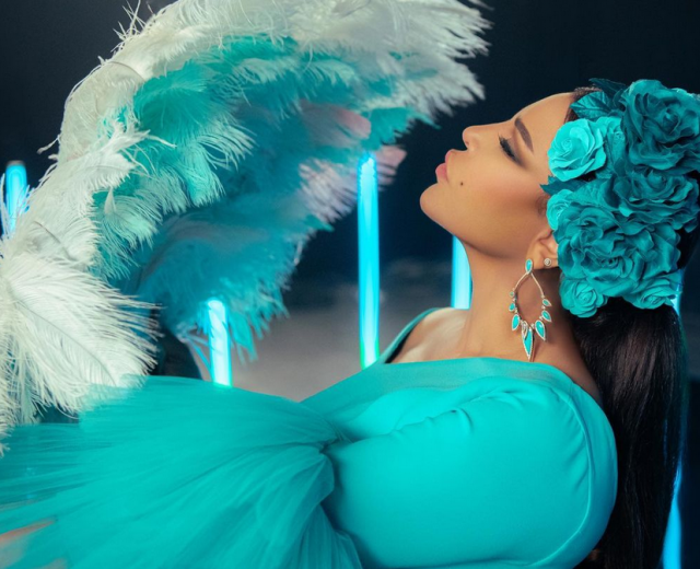 بعد صدور ألبومها أحلام تفاجأ بتهنئة ملكية... مَن أُعجب به؟