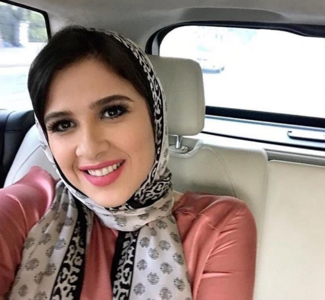 فيديو طريف – ياسمين عبد العزيز تغيّر ملامح وجهها تماماً وتُضحك الجميع