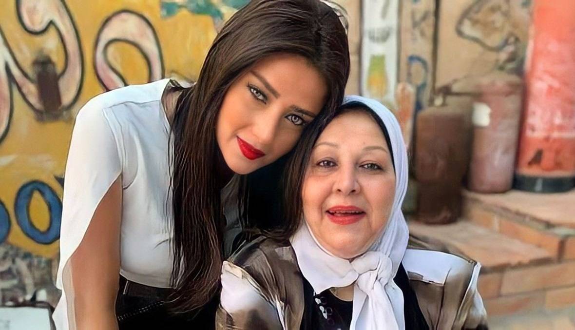 التعليق الأول من رضوى الشربيني بعد وفاة والدتها
