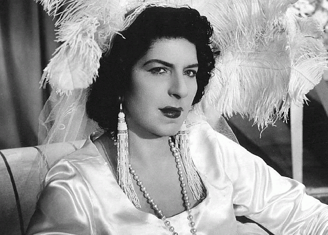 بالصور – لاحظوا جمال وأناقة زينات صدقي في مرحلة شبابها