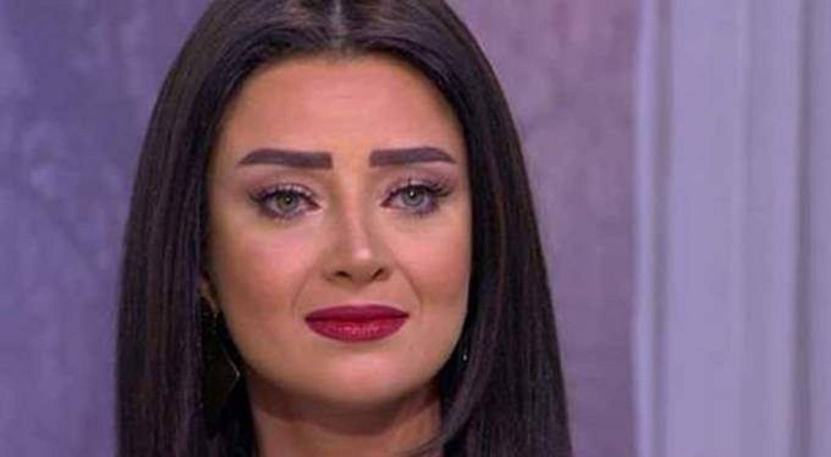 بالفيديو - انهيار رضوى الشربيني بالبكاء في جنازة والدتها