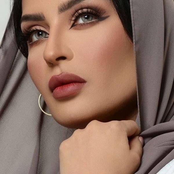 بالصور -   وسامة شقيق بدور البراهيم حديث الجمهور وهي من دون حجاب