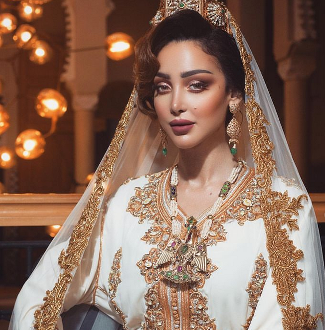 بالفيديو – الجمهور يشكّك في استمرار زواج بسمة بوسيل وتامر حسني بسبب ظهورها مع هذا الشاب