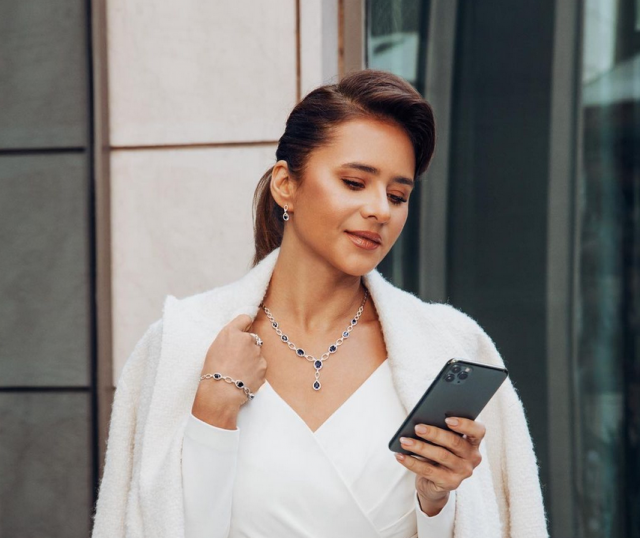 بالصور – نيللي كريم نسخة عن شكلها الحالي وهي ترقص الباليه في  طفولتها