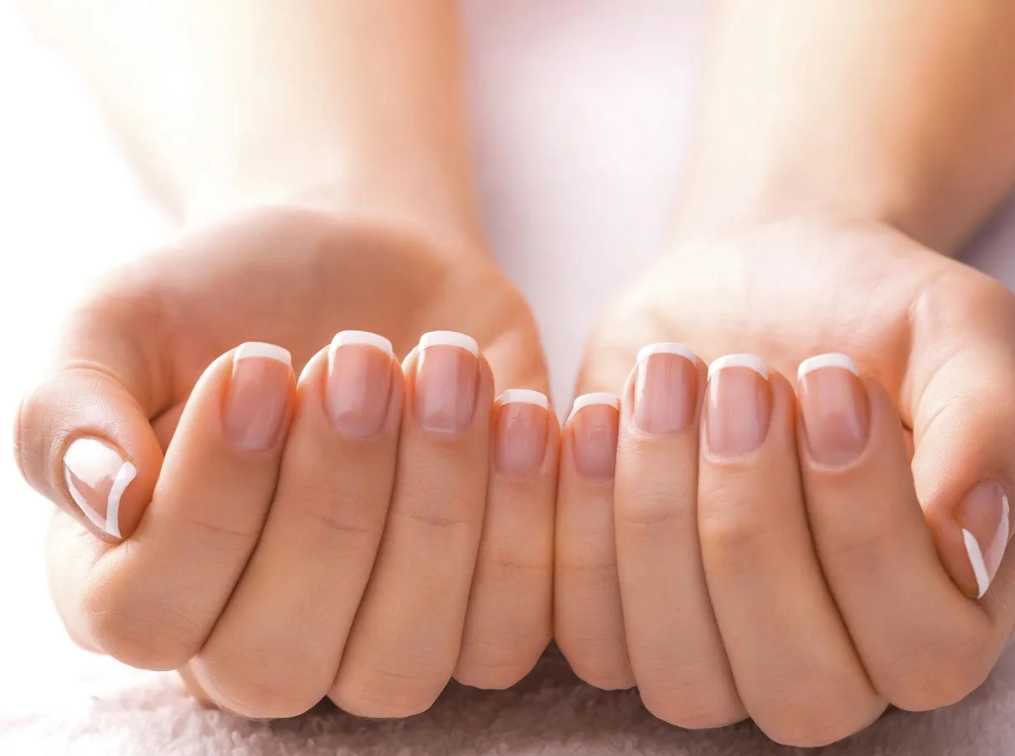 3 أسرار عن صحتك يكشفها شكل أظافرك