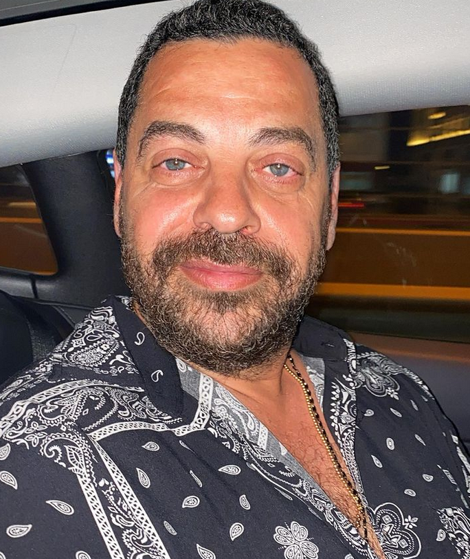 بسبب هذه الصورة- هجوم عنيف على طارق العريان: 