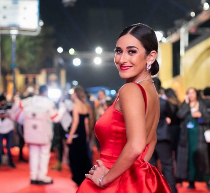 بالصور -  هكذا كانت أمينة خليل في طفولتها... كم تغيّرت؟