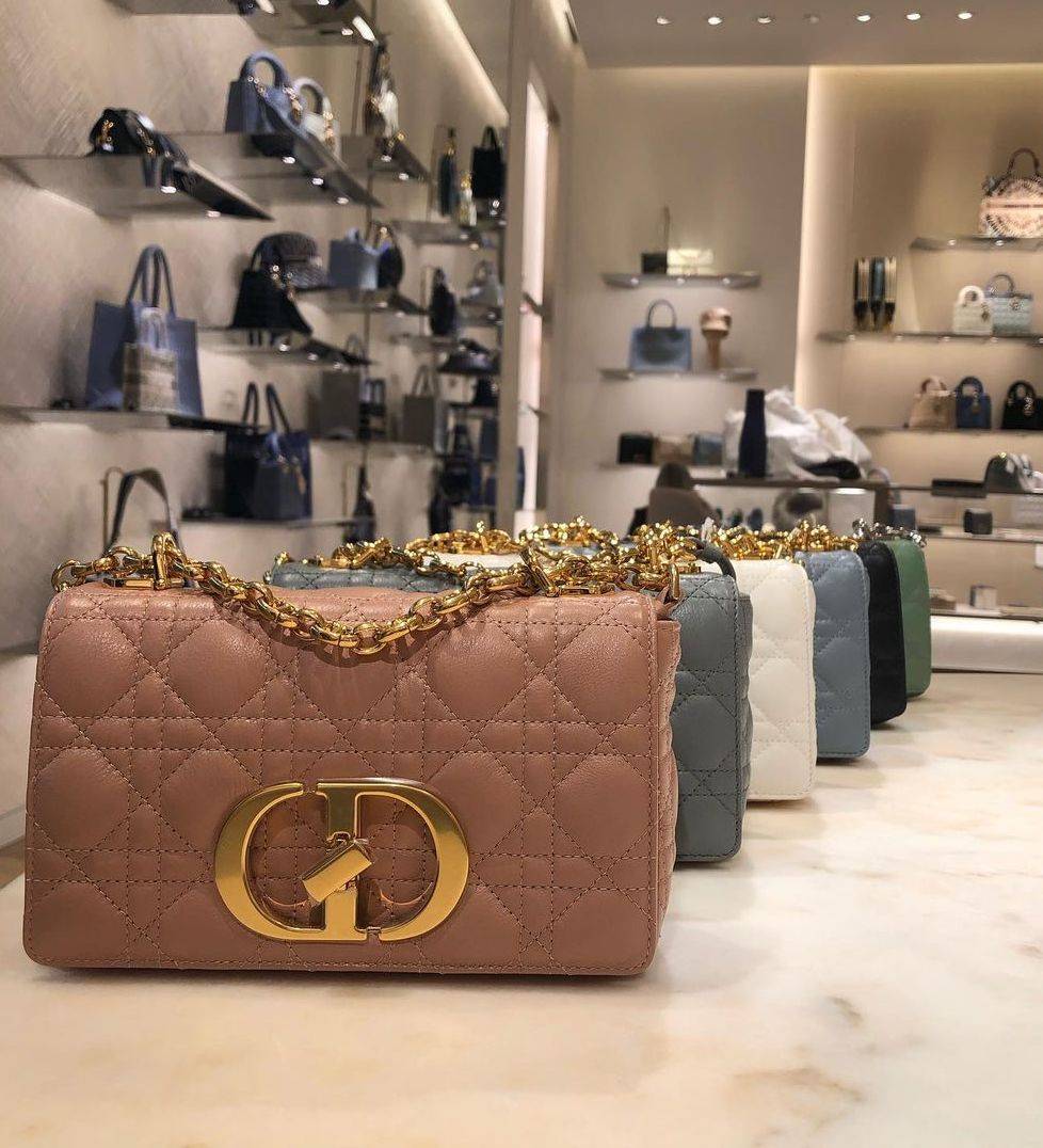 حقيبة Caro من Dior نجمة منصّات كروز 2021... هذا سعرها