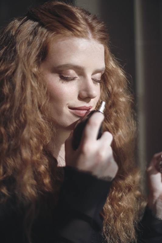 إعلان عن الحبّ مع العطر 