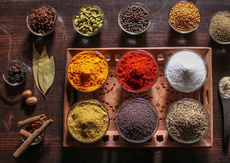 ثلاث فوائد مهمة لتناول البهارات... ماذا عن خسارة الوزن؟