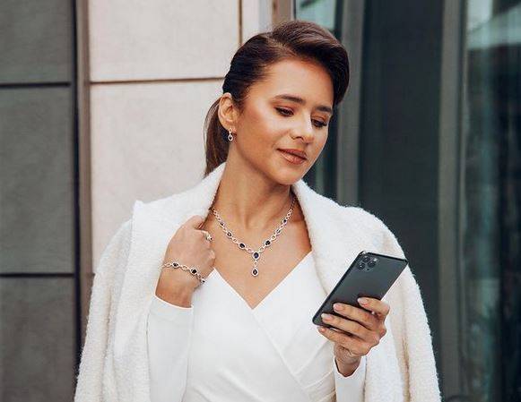 بالصور - نيللي كريم تستعرض قدرتها في رقص الباليه وسط النيران