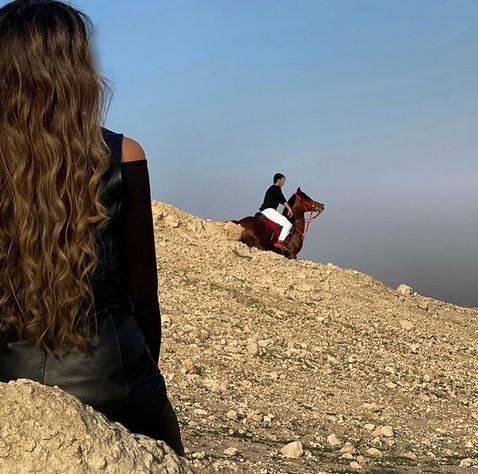 إعلامية سعودية تعلن انفصالها عن زوجها بطريقة غريبة