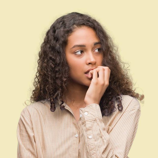 عادة قضم الأظافر أخطر مما تتصوّرون... وهذه نتائجها الصحية