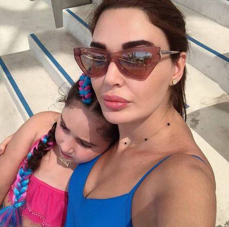 بالفيديو - إبنة سيرين عبد النور تصدم والدتها بحركة غير المتوقعة على الهواء