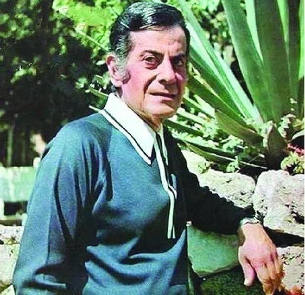 صورة نادرة من مرحلة شباب فريد الأطرش مع أسمهان ووالدتهما