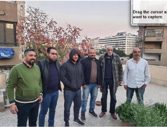 أحمد مكي بين أصدقائه