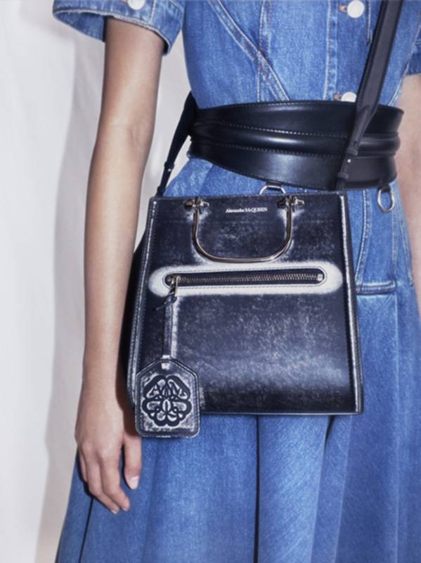 ALEXANDER McQUEEN حقائب أنيقة من الكسندر ماكوين