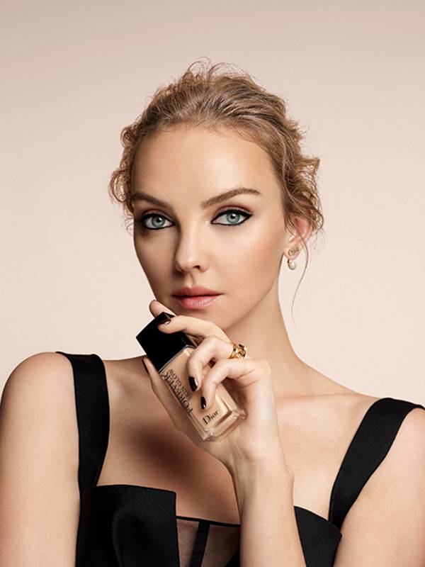 DIOR FOREVER 2021.. مستحضر أساس استثنائي جربيه