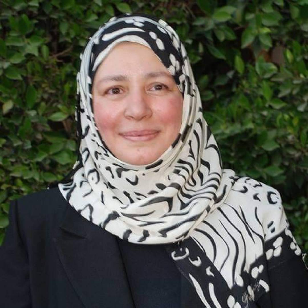 بالفيديو – شبيهة عبلة كامل تشغل الجمهور... هكذا تقلّدها