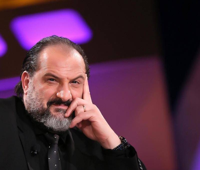 بالفيديو - خالد الصاوي يروي أزمته مع النوم وردّ فعله الغريب بعد أن عضه كلب