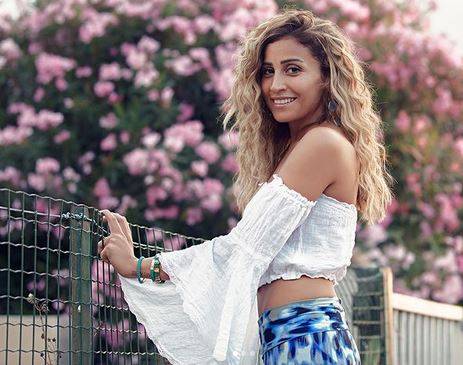 دينا الشربيني تثير اهتمام الجميع بصورة وتعليق: 