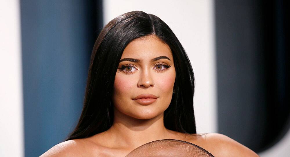 بعد اتّهامها بالبخل... كايلي جينر تدافع عن نفسها بقوة