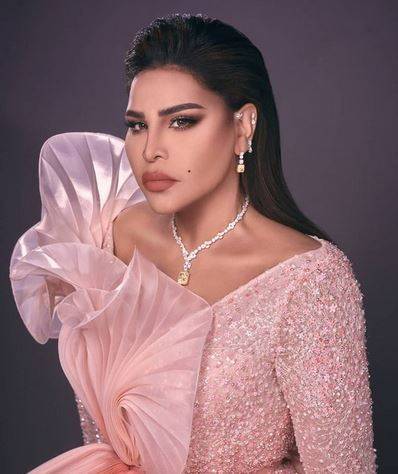 أحلام تروّج لعطرها بفيديو من داخل منزلها.. والهاشتاغ يعرضها للانتقاد