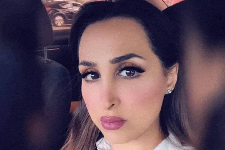 إيناس الحنطي تستغل وفاة والد هند القحطاني لتهاجمها... هل شمتت بها؟