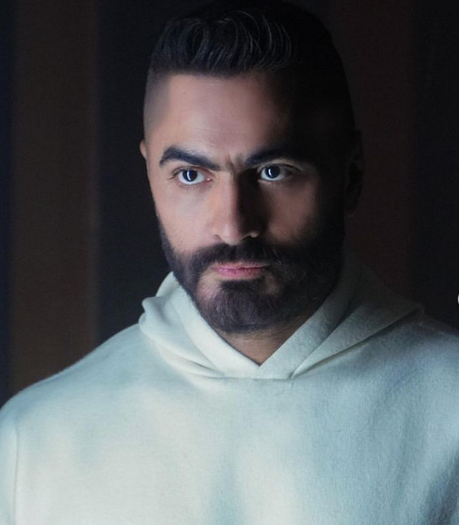 بالصور – الشبه بين هذا الفنان اللبناني وتامر حسني يحيّر الجمهور... هل هو كبير؟