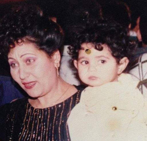 بالصور - هذه الطفلة باتت نجمة مصرية متألقة... خمّنوا من تكون!؟