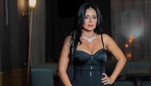 رانيا يوسف في أقوى هجوم على متابع اتهمها بإثارة الغرائز!