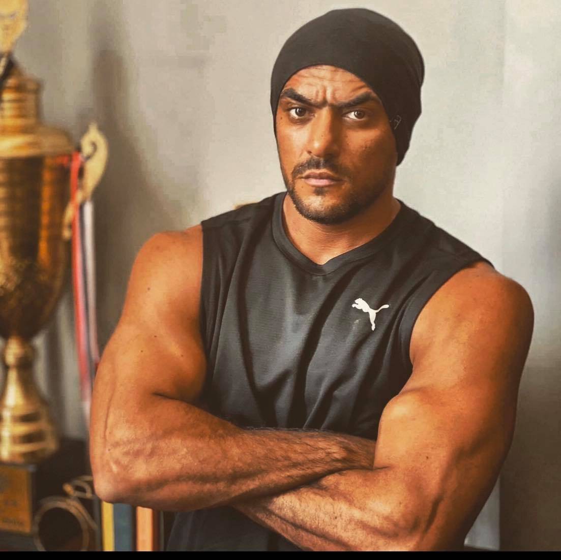 أحمد العوضي يردّ على متابع هاجمه بسبب 