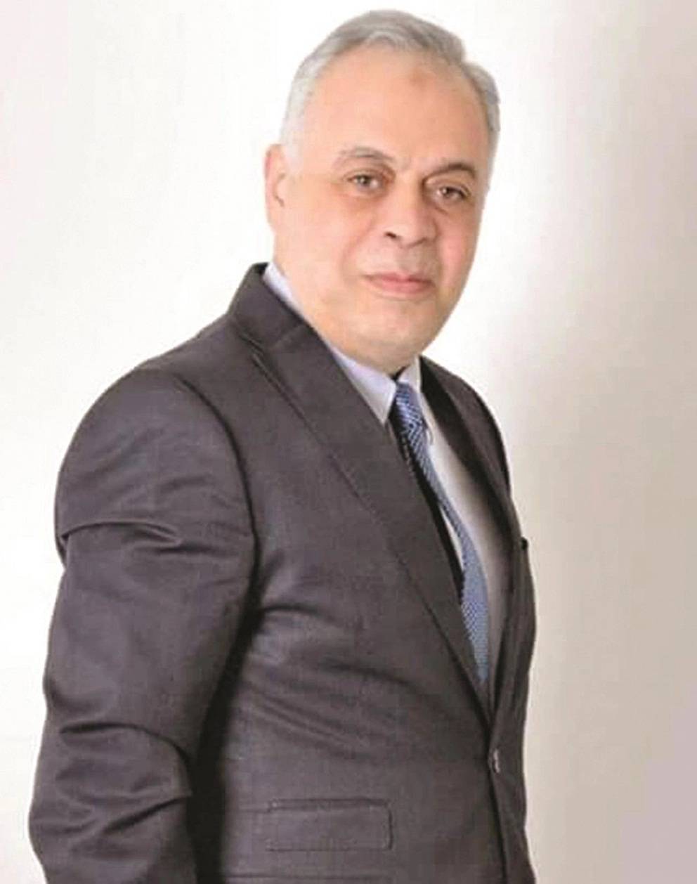 بالفيديو - أشرف زكي يكشف حقيقة اختفاء جيهان فاضل