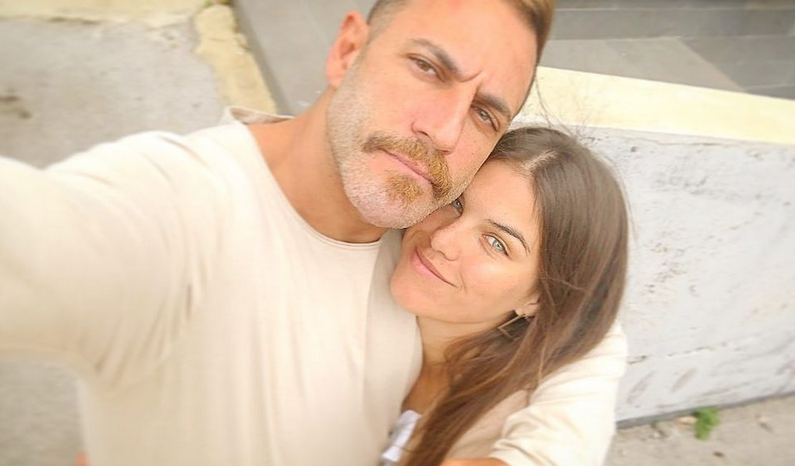 بالفيديو – في أجواء رومانسية نيكولا معوض يعلن زفافه ويؤكد جنسية زوجته الأجنبية