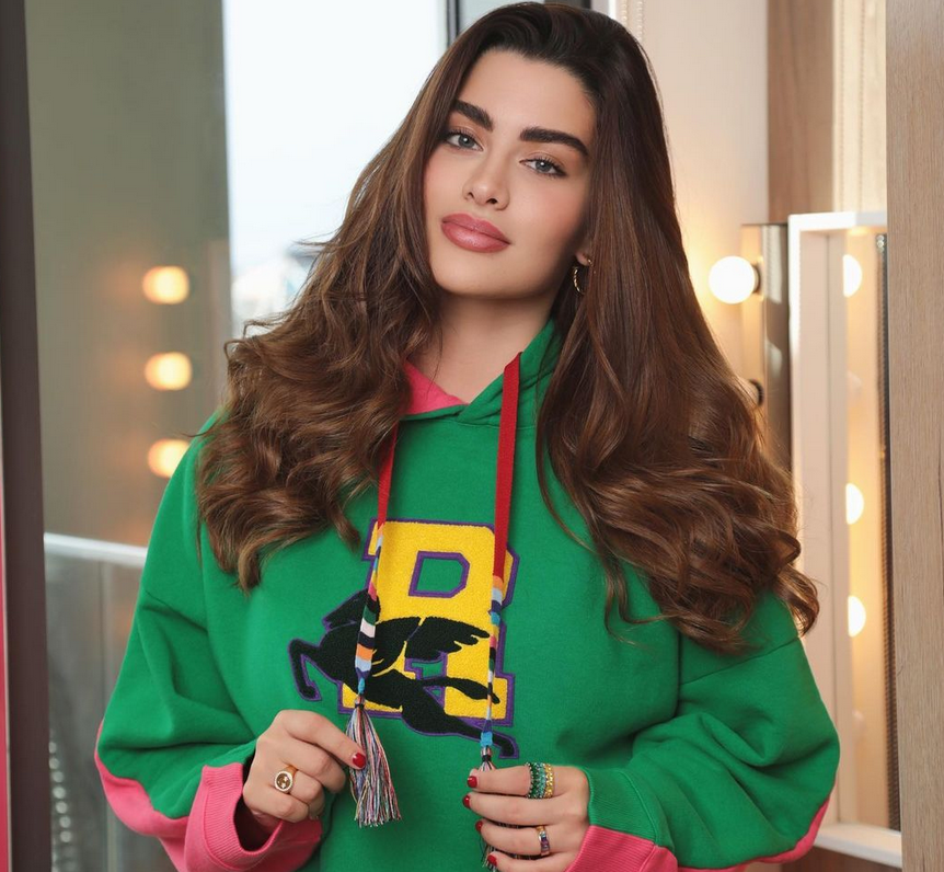 بالصور – ابنة روان بن حسين كبُرت وتشاركها الاحتفال بأغنيتها