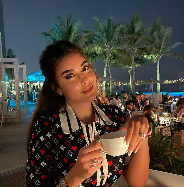 بالفيديو – ياسمين صبري تتلقى هدية غريبة ليوم الأم والجمهور يسأل: هل تسخر من المناسبة؟