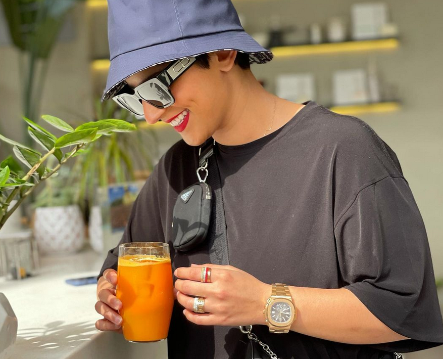 بالفيديو – بعد فيديو قُبلة والدتها... تغيّر في شكل نورة العميري يثير التساؤلات