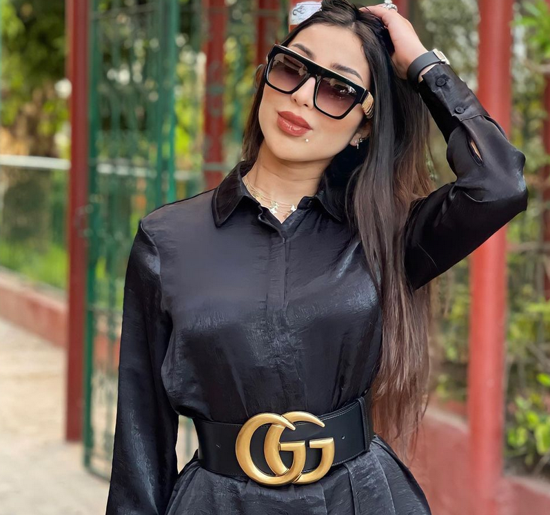 فنانة مغربية تكذّب براءة دنيا بطمة وتكشف مُسيّر حساب 