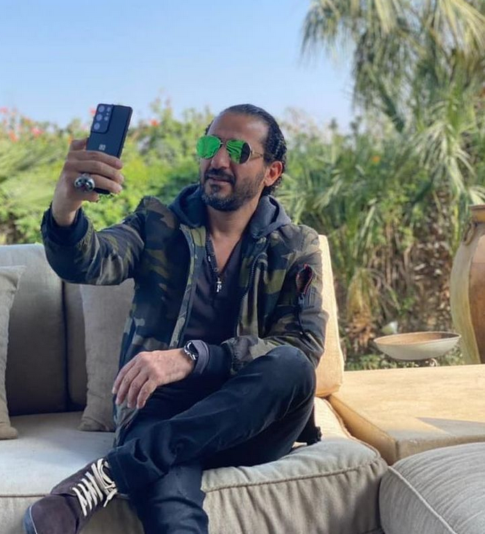 بالصور – رسالة حب صريحة من أحمد حلمي لمنى زكي