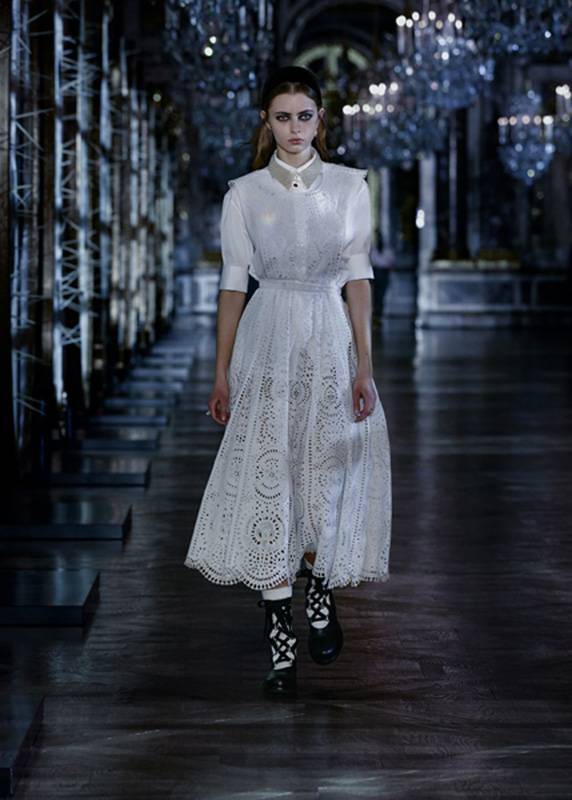  ألألبسة الجاهزة لخريف وشتاء ٢٠٢١-٢٠٢٢ من ديور 