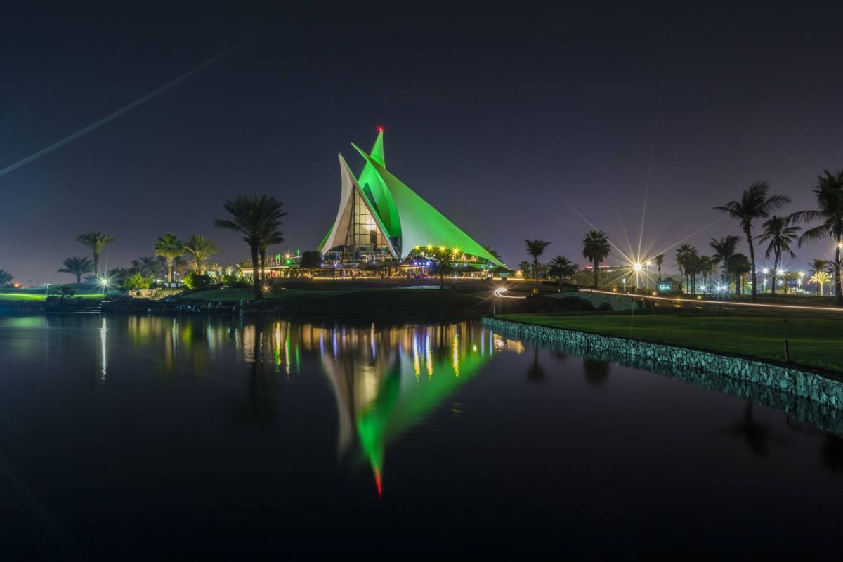 معالم دولة الإمارات تتزيّن باللون الأخضر لمناسبة اليوم الوطني الأيرلندي