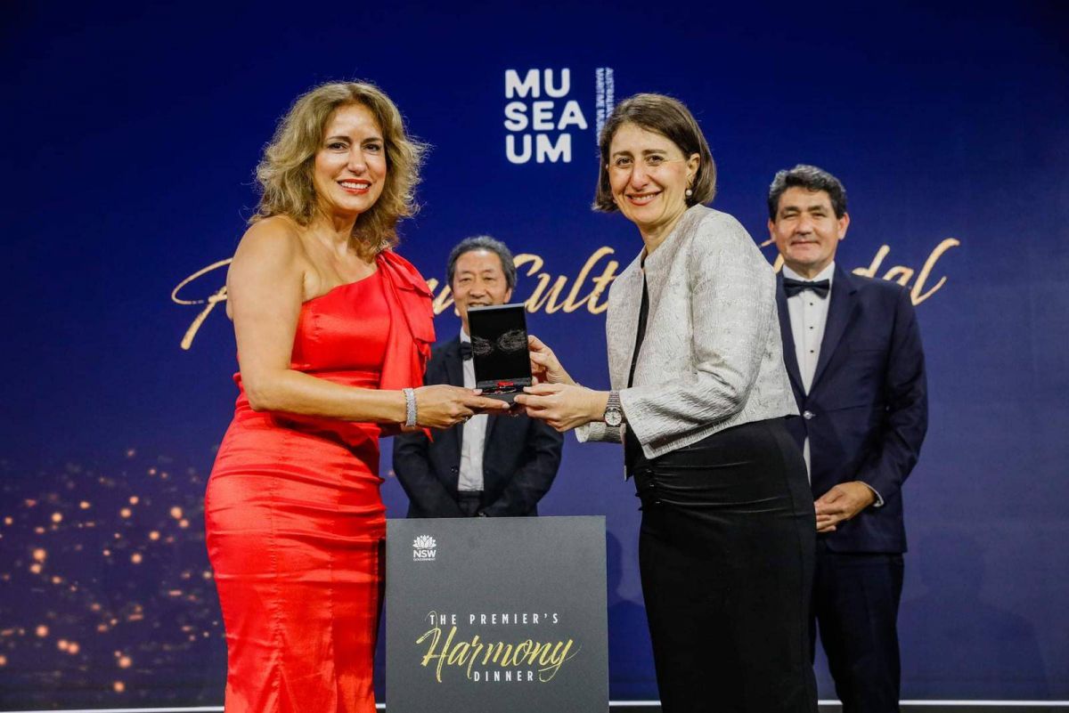 فنانة لبنانية تنال ميدالية الحكومة في أستراليا