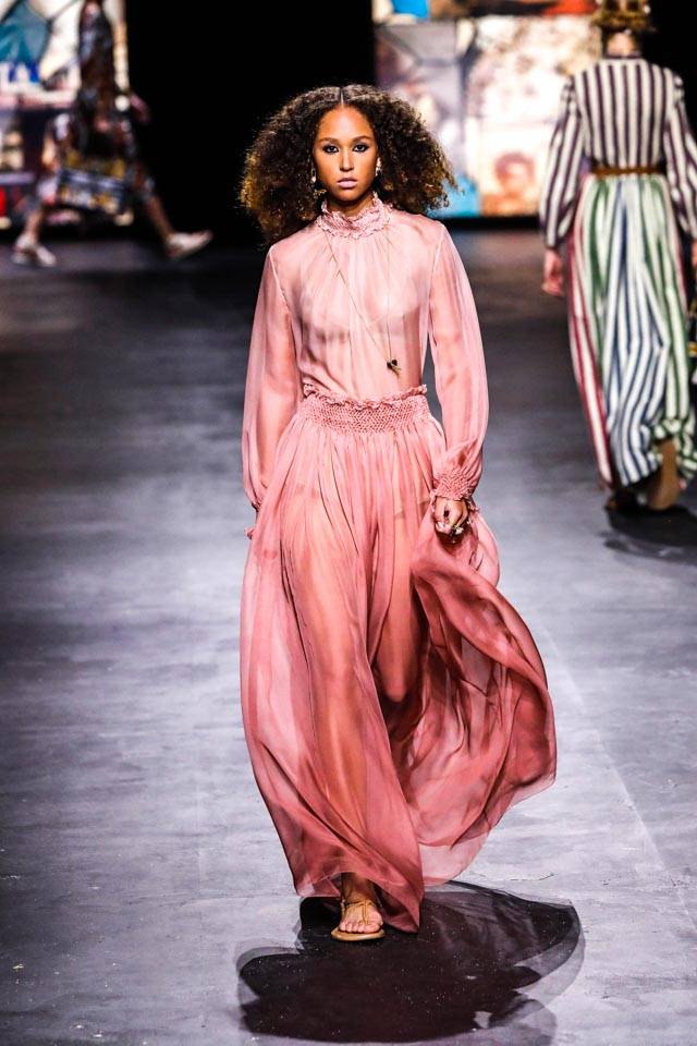 4 صيحات فساتين يقدّمها لك مبدعو الدور الفاخرة لربيع 2021