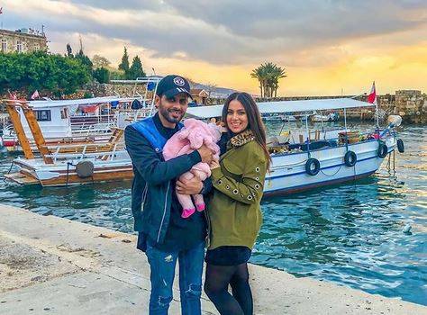 صور مميّزة لحمدي الميرغني وزوجته إسراء.. هكذا أخفت وجه إبنتهما