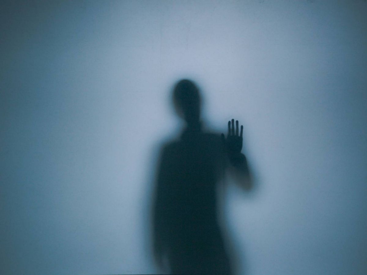 بالفيديو – طليقة فنان خليجي تكشف أنها لم ترَ ابنتها بسببه منذ 3 سنوات