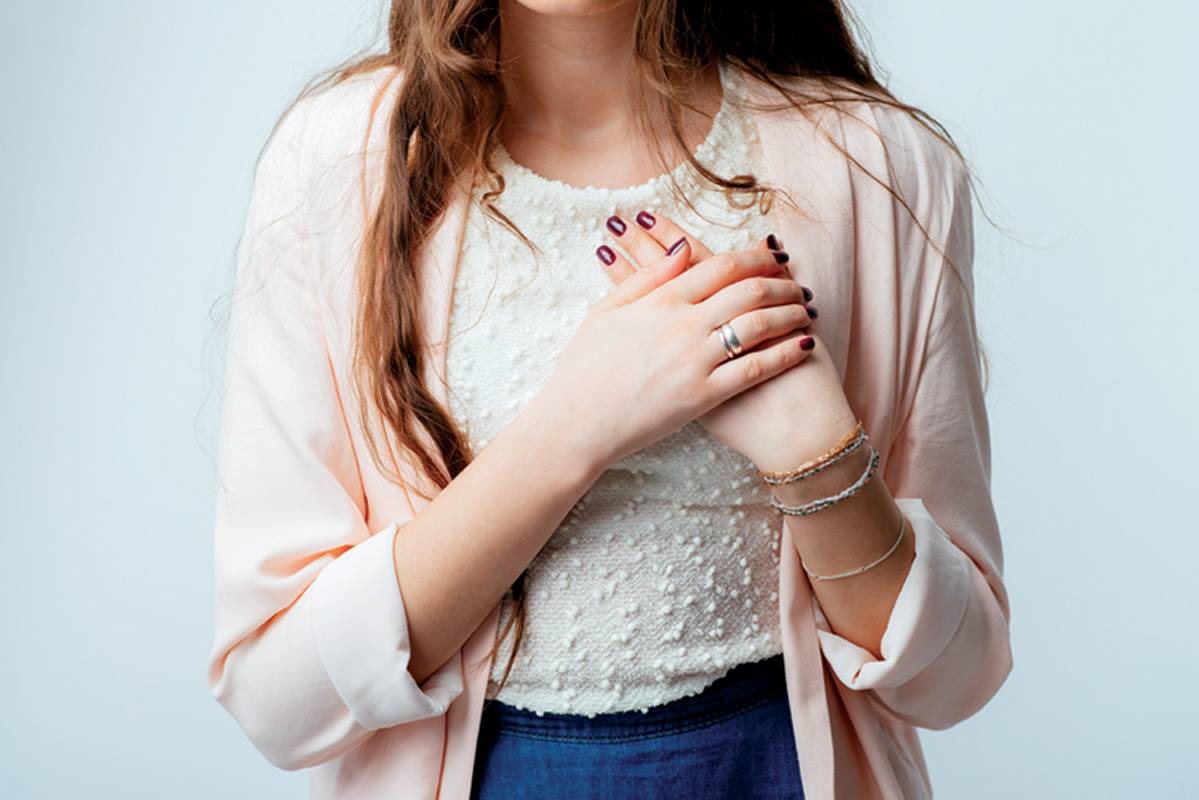 تشعرين بألم في الثديين؟  لا تعاني بصمت فالعلاجات متوافرة