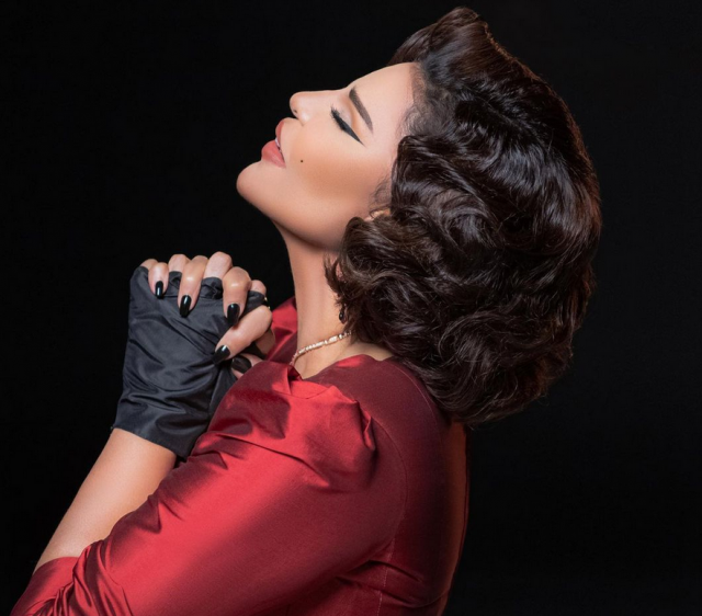 بالفيديو – أحلام تتناول الطعام بيدها من طبق الشيف بوراك... لهذا تعرّضت للانتقاد