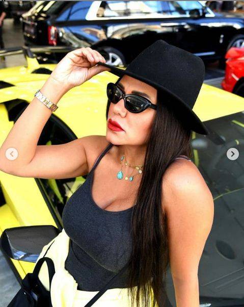 رانيا يوسف تُشعل مواقع التواصل بتاتو على الكتف