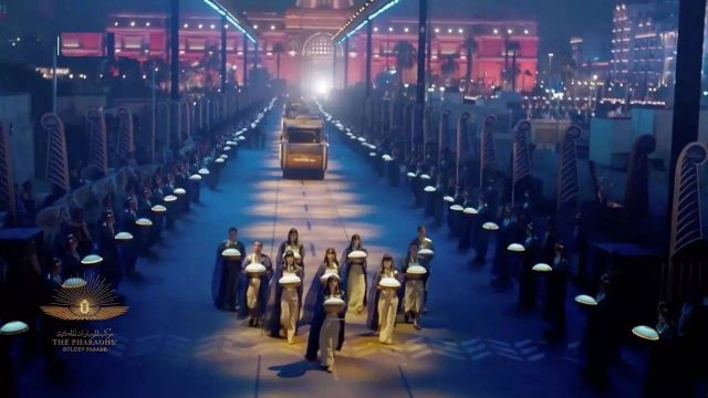 بالصور - نجوم مصر يتألقون في إحتفالية نقل المومياوات الملكية: 