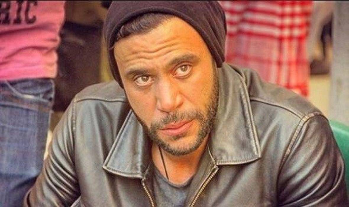 بالفيديو - محمد إمام يتعلّم رمي الخناجر بسبب 